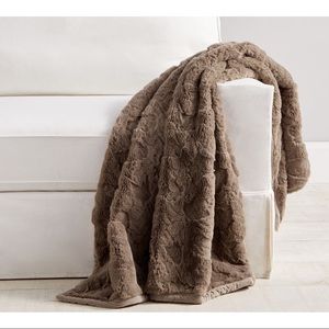 New Pottery Barn Faux Fur Crackle Throw, Taupe Cozy Blanket, Light Brown Fuzzy